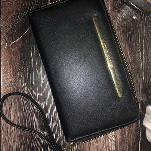 Steve Madden Wristlet
